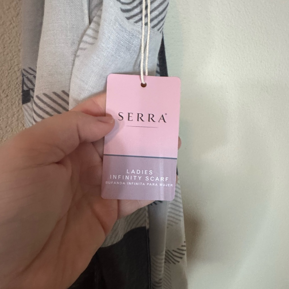 Serra Gray & White Geometric Infinity Scarf NWT